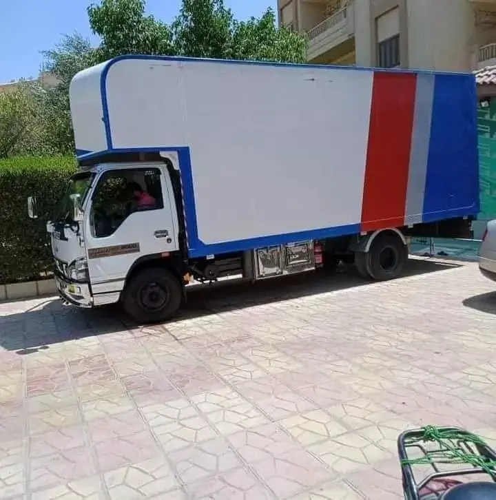 سائق شاحنة نقل ماهر